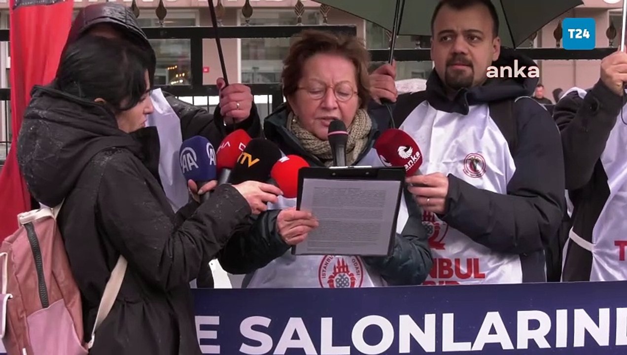 Yenidoğan Çetesi Davası'nın görüldüğü adliye önünde açıklama yapan hekimler: Kurdukları sağlık sistemi pansuman tedbirlerle ayağa kalkamayacak kadar çökmüştür