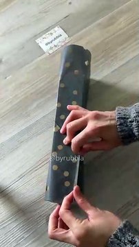 How to Wrap a Gift| Gift Wrapping Idea| Elegant Gift Wrapping via: @byrubbia