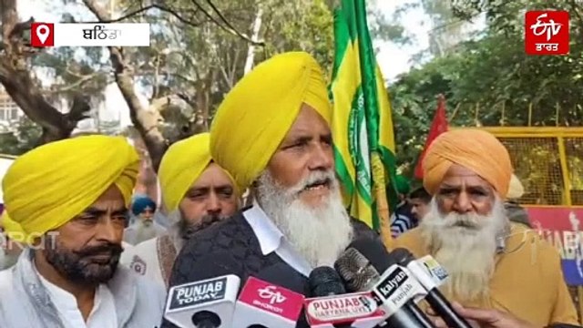 ਲੋਹੜੀ ਦੇ ਤਿਉਹਾਰ ਮੌਕੇ ਸੰਯੁਕਤ ਕਿਸਾਨ ਮੋਰਚੇ ਦੇ ਸੱਦੇ ਤੇ ਕਿਸਾਨਾਂ ਨੇ ਸਾੜੀਆਂ ਖੇਤੀਬਾੜੀ ਖਰੜੇ ਦੀਆਂ ਕਾਪੀਆਂ