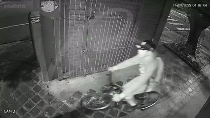 Rapaz furta banca de revistas no Rebouças