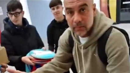El rapapolvo de Guardiola a unos aficionados: "Id al colegio, ¿cuáles son vuestros sueños?"