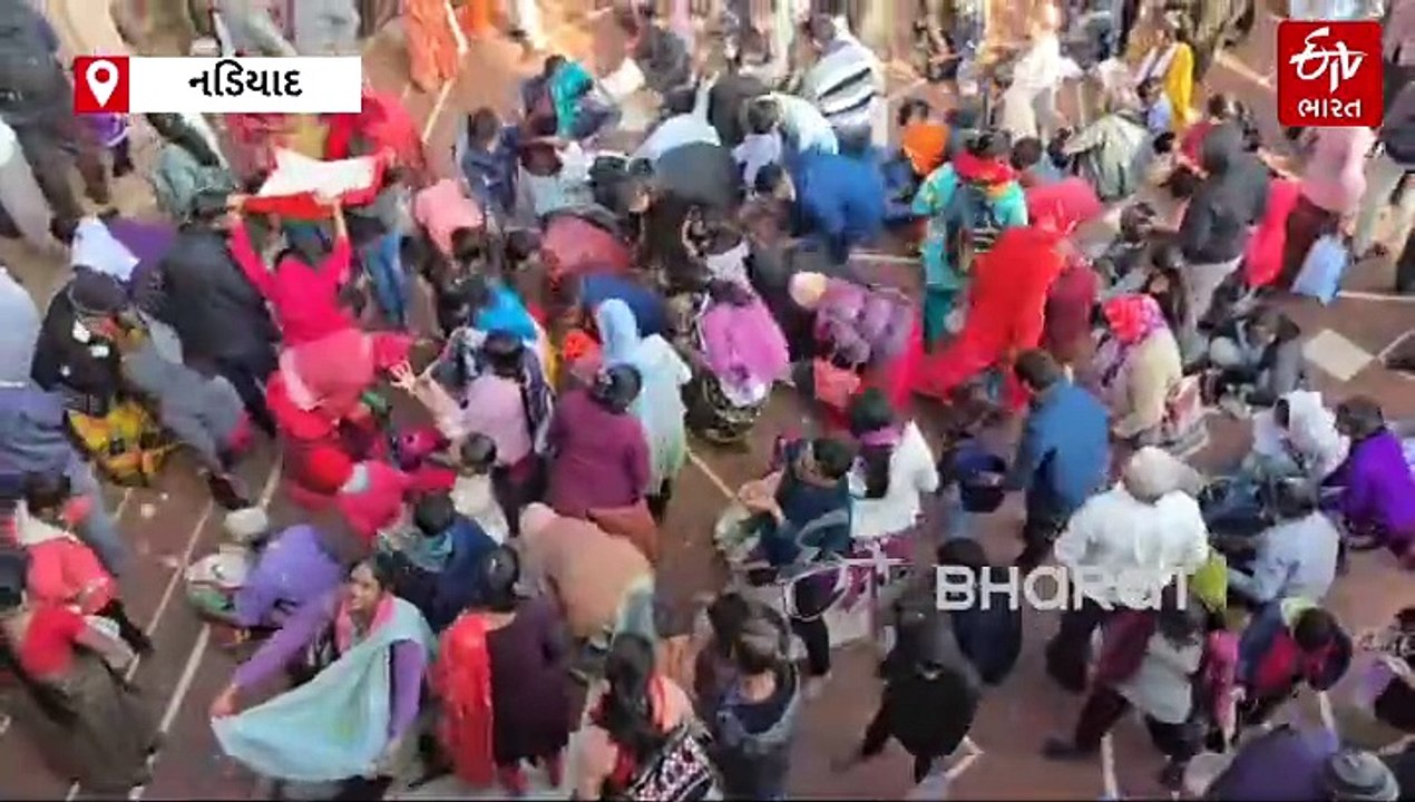 નડિયાદના સંતરામ મંદિરમાં પોષી પૂર્ણિમાની ઉજવણી: બોર ઉછાળવાની શું છે પરંપરા