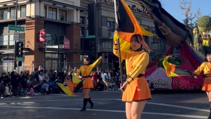 Trader Joe's and Wicked enthusiasts feel represented at Rose Parade 2025