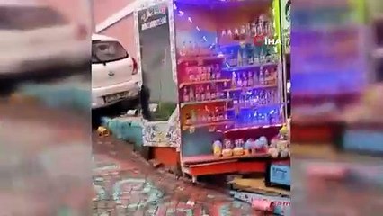 Yokuştan kayan otomobil can aldı