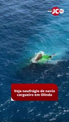 Veja naufrágio de navio cargueiro em Olinda