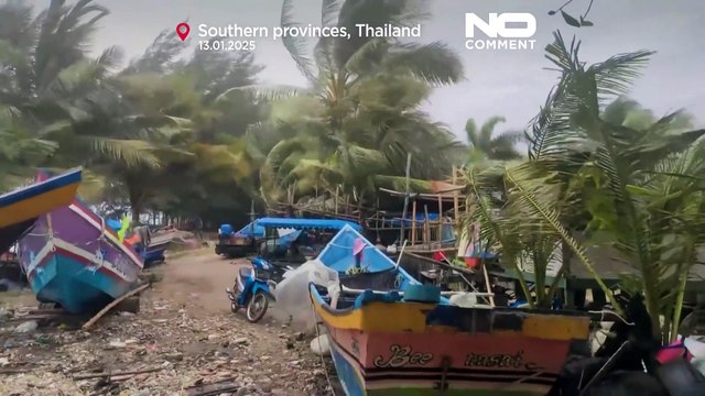 Onde enormi e forti venti colpiscono la provincia costiera meridionale della Thailandia