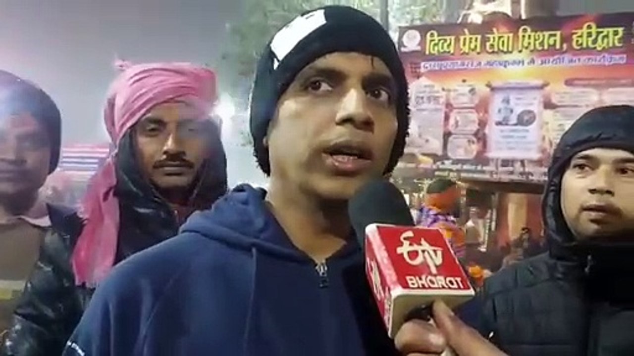 महाकुंभ नगर: महाकुंभ नगर में सनातन के संगम में डुबकी लगाने पहुंच रहे हैं श्रद्धालु