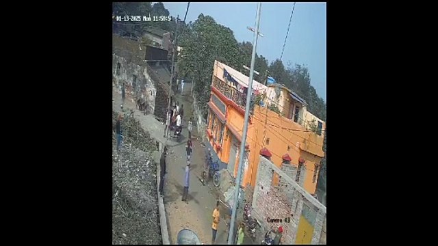 জমি দখলকে কেন্দ্র করে কুলটিতে সংঘর্ষ, লাঠি উঁচিয়ে কাউন্সিলর