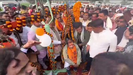 पहले तिलकुट मिठाई फिर 89 किलो सिक्को से तौले गए भाजपा के प्रदेश अध्यक्ष,बोलें राजनीति में ज्यादा धन के पीछे न भागिए