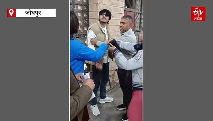 MBM यूनिवर्सिटी में छात्र ने नकल करते पकड़े जाने पर शिक्षक से की मारपीट, देखिए वीडियो