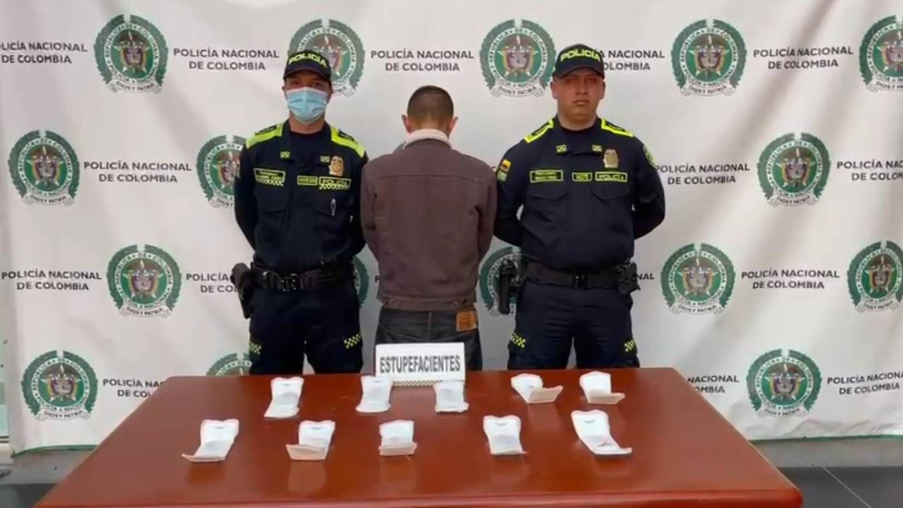 Capturan a hombre que intentó pasar una caleta de tusi en toallas higiénicas en URI de Bogotá