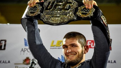La star de MMA, Khabib Nurmagomedov, viré de son vol pour San Francisco
