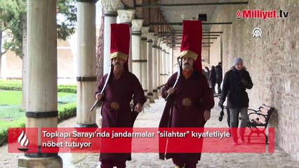 Topkapı Sarayı'nda 'Silahtar' dönemi! Jandarma Osmanlı kıyafeti ile nöbet tutuyor! İşte o kareler