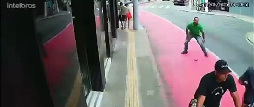 VÍDEO: Ladrão tenta assaltar lutador de Jiu-Jitsu e se dá mal em joalheria; confira