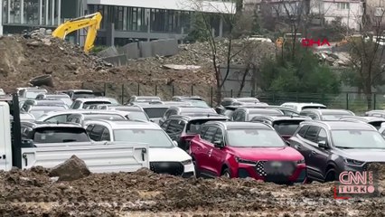 Sıfır araçlar otoparkta su içinde kaldı
