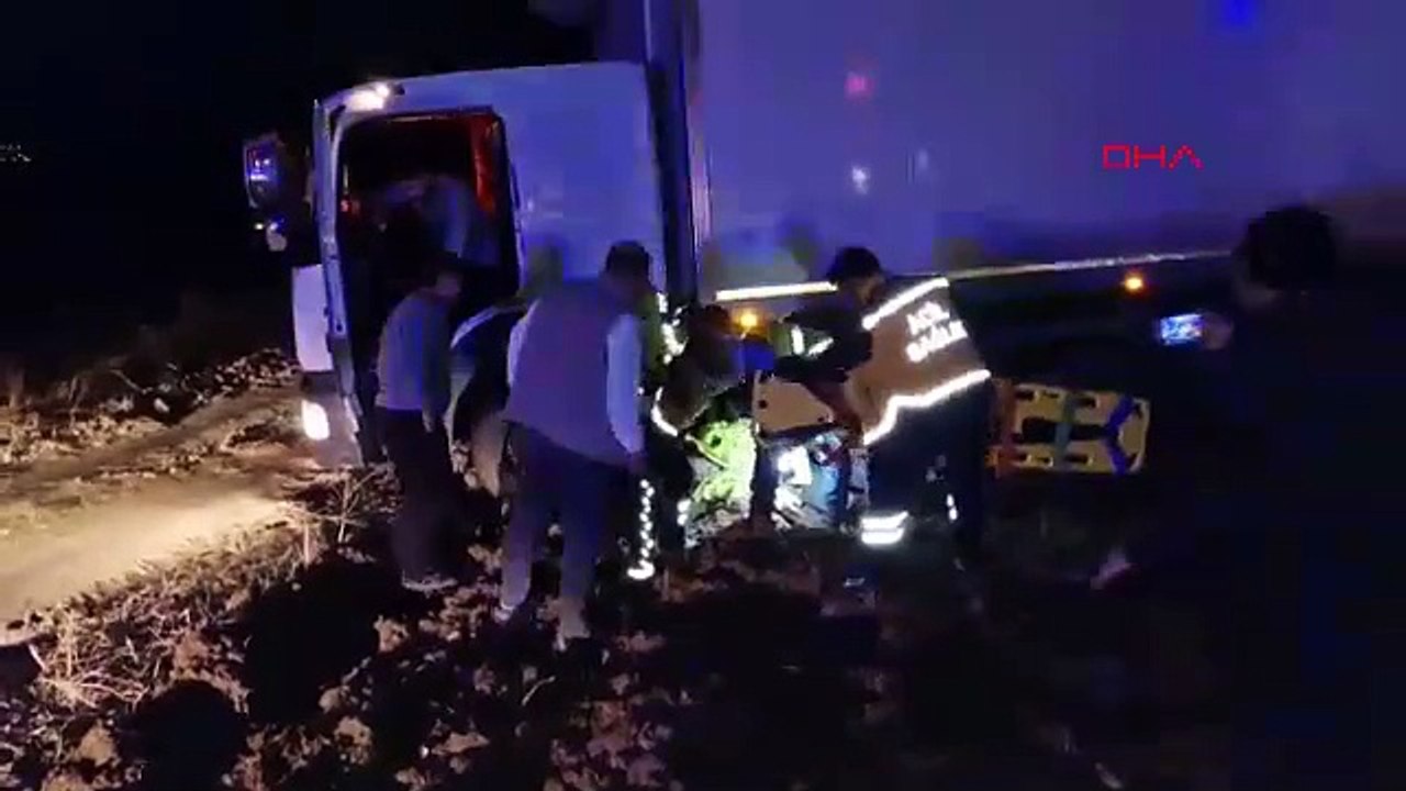 Yaralamalı kazaya müdahale eden polise kamyon çarptı: 1’i polis 4 yaralı