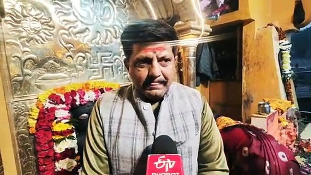 उज्जैन मकर संक्रांति पर शिप्रा में उमड़ी श्रद्धालुओं की भीड़ लगी आस्था की डुबकी।