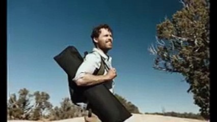 راجل تايه ولقى نفسه مسجون للتكاثر بعد ما لقى ست غريبة عايشة في الصحراء لوحدها [ملخص فيلم]