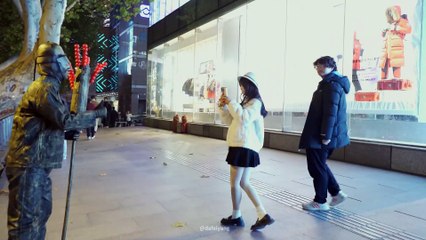 #01 Sculpture Pranks in China.They were very interested in the sugar-coated haws in my hand.