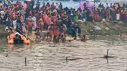 লক্ষ পুন্যার্থীদের মকর স্নান জয়দেবে অজয় নদে