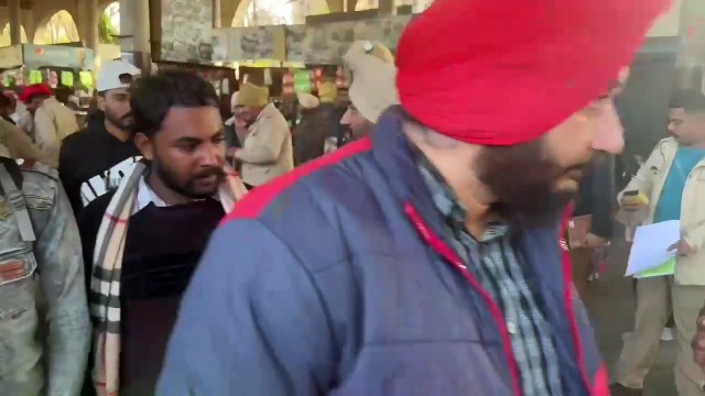 ਗਯਤੰਤਰ ਦਿਵਸ ਦੇ ਮੱਦੇਨਜਰ ਮੋਗਾ ਪੁਲਿਸ ਵੱਲੋਂ ਕੀਤੀ ਵਿਸ਼ੇਸ਼ ਚੈਕਿੰਗ ਮੁਹਿੰਮ,, ਮੋਗਾ ਦੇ ਬੱਸ ਸਟੈਂਡ ਅਤੇ ਹੋਰ ਕਈ ਵੱਖ-ਵੱਖ ਥਾਵਾਂ ਤੇ ਕੀਤਾ ਸਰਚ ਅਭਿਆਨ