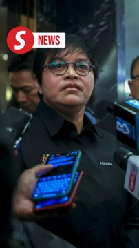 There shouldn’t be a gag order, says Azalina on Najib’s royal addendum