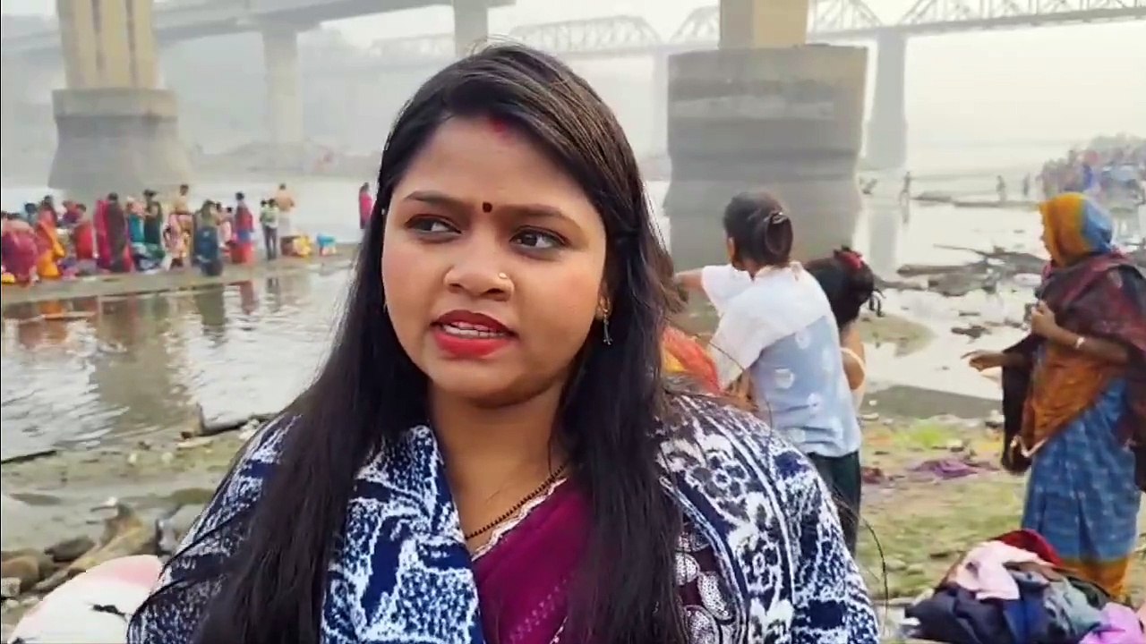 मकर संक्रांति के अवसर पर दामोदर नदी में उमड़ी श्रद्धालुओं की भीड़