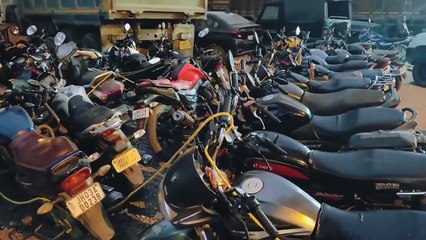 दो पहिया वाहन चेकिंग के नाम पर गढ़वा में हो रहा है आम जनता का दोहन एक हजार से लेकर दस हजार तक लगाए जा रहे हैं फाइन