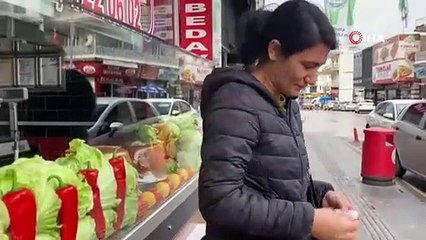 Sahiplendiği yavru köpeğin fazla yaşamayacağını duyunca gözyaşlarına boğuldu