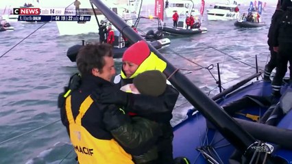 Les retrouvailles de Charlie Dalin avec sa femme et son fils