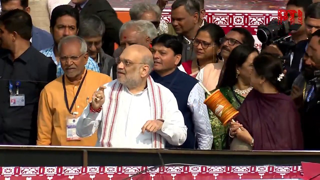 राजनीति ही नहीं पतंगबाजी के भी खिलाड़ी निकले Amit Shah, मकर संक्रांति पर पतंग उड़ाने का Video Viral