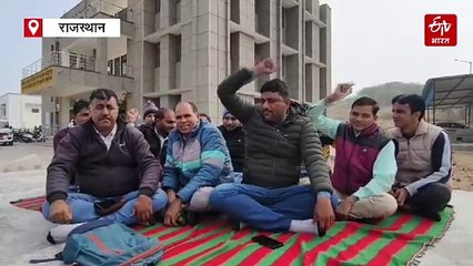 9 सूत्री मांगों को लेकर पटवारी बैठे हड़ताल पर, उपखंड कार्यालय के बाहर बैठे धरने पर