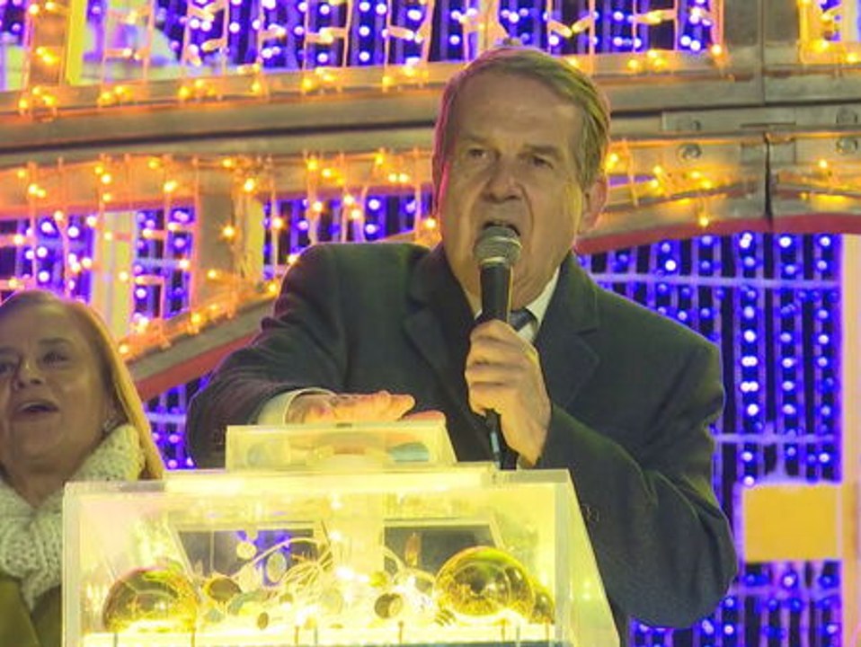 Abel Caballero apaga las luces de Vigo y dice adiós a la Navidad "en todo el planeta"