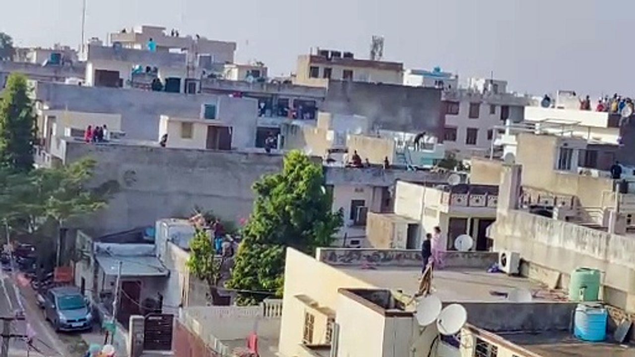 अक्षय कुमार भी हुए जयपुर की पतंगबाजी के मुरीद , ठाकुर जी ने भी उड़ाई सोने की पतंग