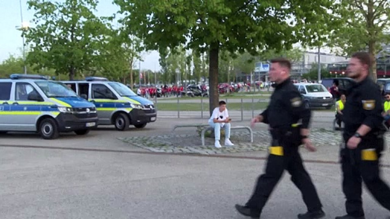 Fußball: Länder dürfen Mehrkosten für Polizeieinsätze weiterreichen