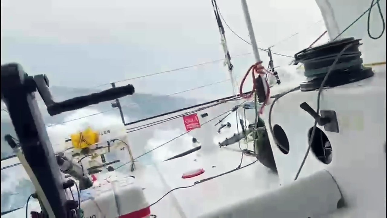 Violette Dorange prise dans 40 nœuds de vent _ Vendée Globe 2025