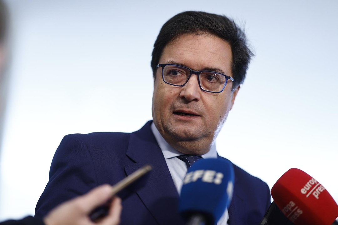 López pide la dimisión de Ayuso y asegura que el "único Watergate" es de Miguel Ángel Rodríguez