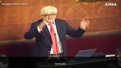 Torino, il consigliere Viale alle colleghe: "Tornate a fare le casalinghe"