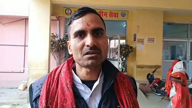 मिर्जापुर : किराया मांगने पर लड़की ने ऑटो चालक को पीटा,वीडियो वायरल, लड़की बोली जो गलती करेगा उसे जिंदा गाड़ देंगे मैं किसी के बाप से नहीं डरती