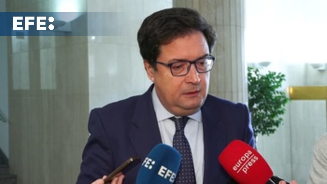 Óscar López pide la dimisión de Ayuso y atribuye a Miguel Ángel Rodríguez un "whiskygate"