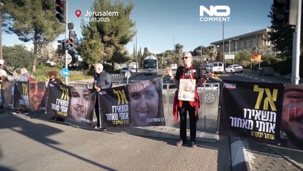 Manifestation devant le parlement israélien à Jérusalem pour exiger un accord sur les otages à Gaza