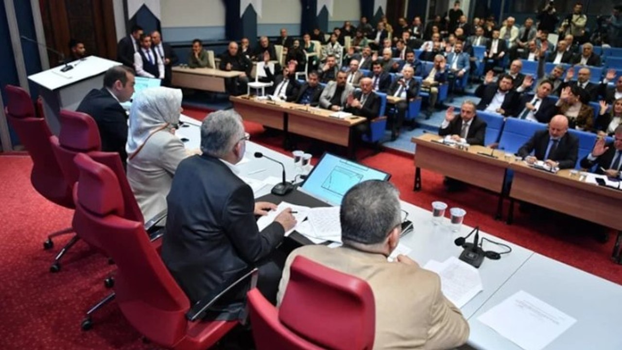 Belediyeler arasında çifte standart! AKP’li belediye borcuna karşılık 7 cami 4 okul arsası devredecek