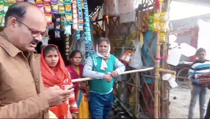 फर्रुखाबाद -मिनी कुंभ श्री राम नगरिया मेला में लीकेज होता हुआ सिलेंडर मिला,अधिकारी मौके पर