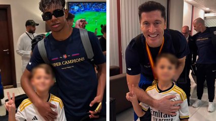 Pequeño fan del Real Madrid se topa con el equipo del Barcelona en un aeropuerto tras la Supercopa