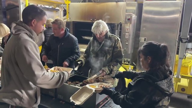 Comedian Jay Leno serves food to LA firefighters battling deadly wildfires