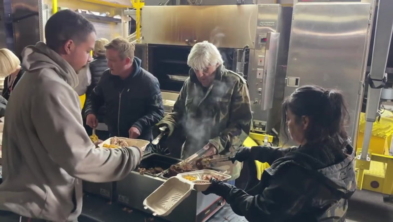 Comedian Jay Leno serves food to LA firefighters battling deadly wildfires