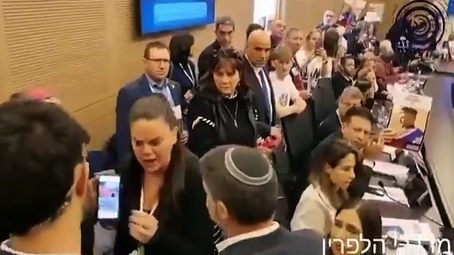 Israël : Altercations verbales entre les familles des prisonniers israéliens détenus à Gaza et le ministre des Finances à la Knesset après son tweet dans lequel il s'oppose à l'accord avec le Hamas