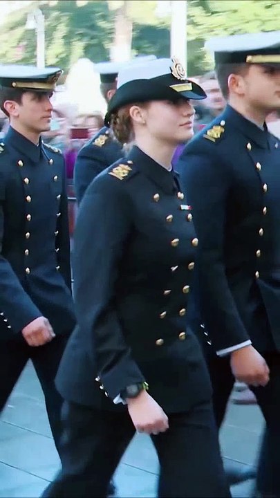 Princess Leonor Redefines Royal Style with Her Stunning Uniform! 👑✨”