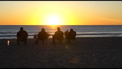 Dove dormono i pompieri di Los Angeles: il campo sulla spiaggia di Malibu