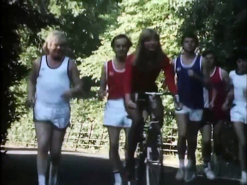 Benny Hill - Athletics w⁄Closing Chase (1979)